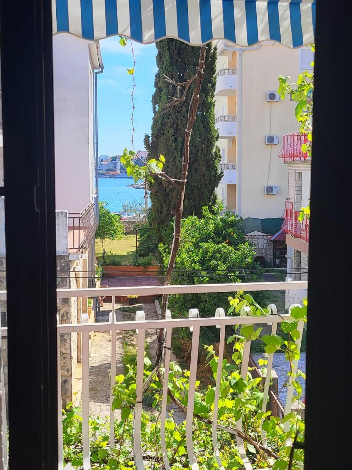 Apartment Bunjo'S Beach House 特罗吉尔 外观 照片