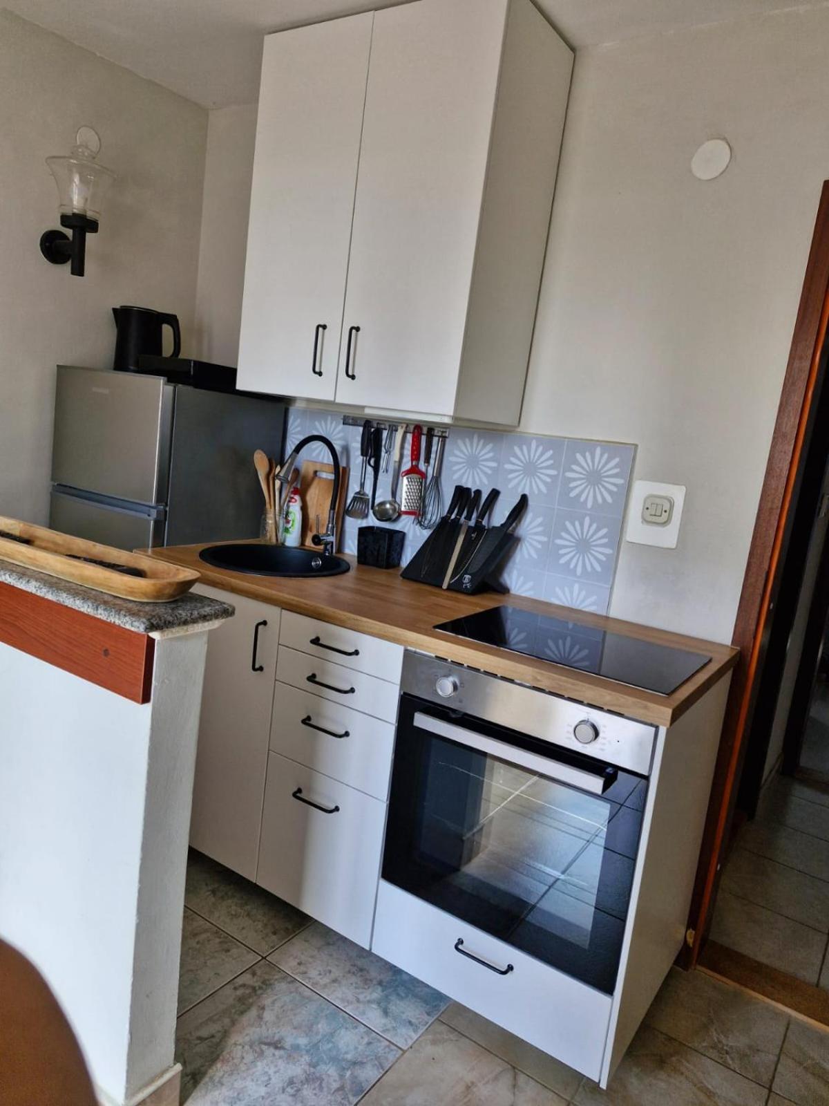 Apartment Bunjo'S Beach House 特罗吉尔 外观 照片